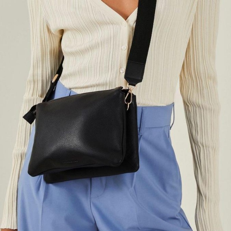 leather shoulder bag